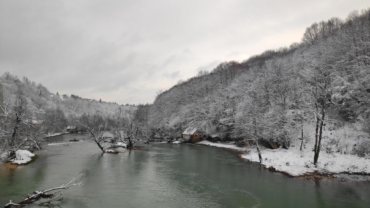Smaragd River Near Rastoke & Plitvice Lakes Slunj Exteriör bild